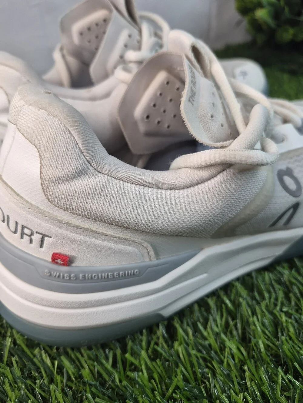 On The Roger Pro Women’s Size 8 White Gray Tennis Court Shoes Sneakers